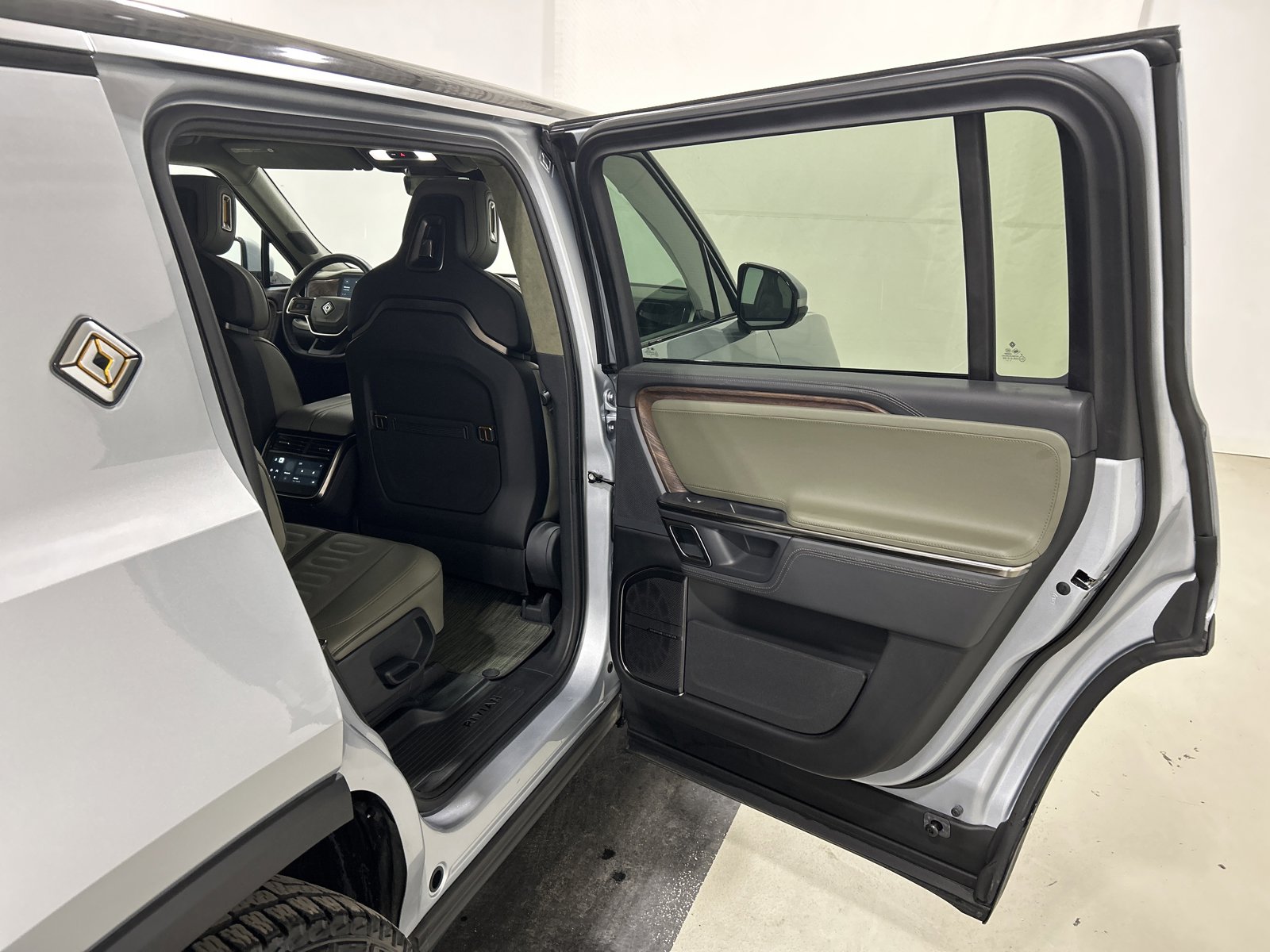 Used 2022 Rivian R1S Launch Edition AWD/4WD image 19