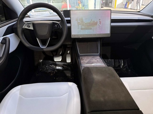 Used 2026 Tesla Model Y AWD image 17