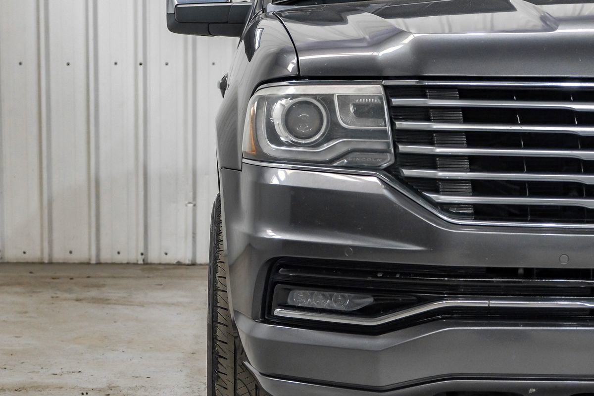 Used 2016 Lincoln Navigator Select image 32