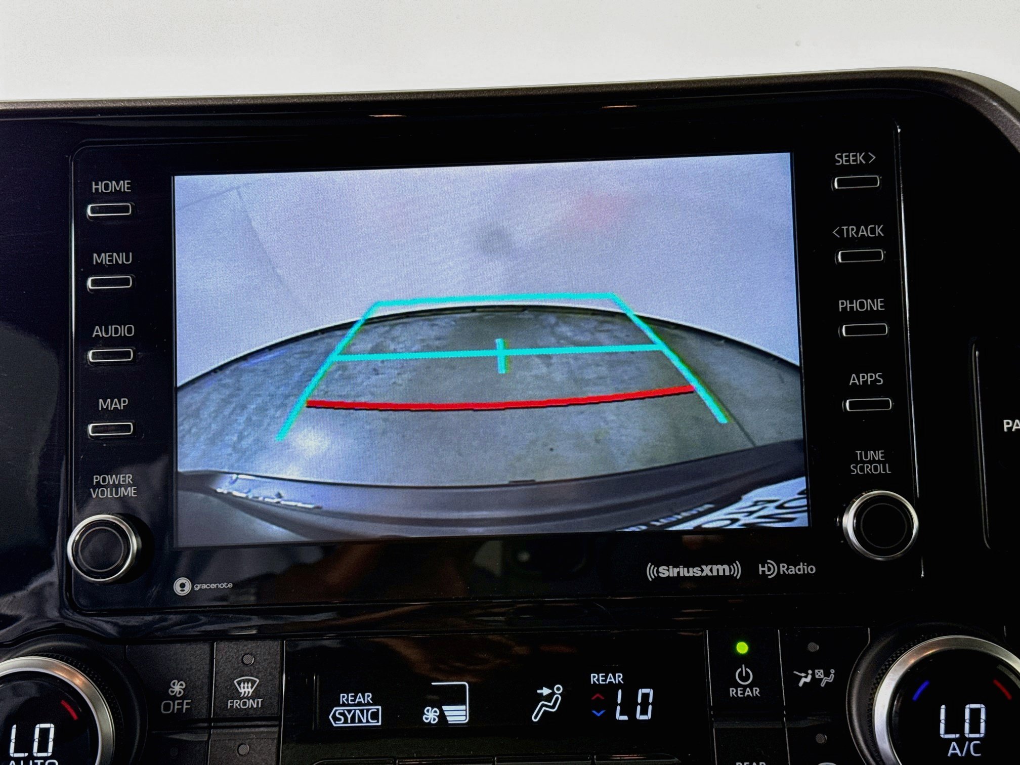 Used 2022 Toyota Highlander XLE AWD/4WD image 13
