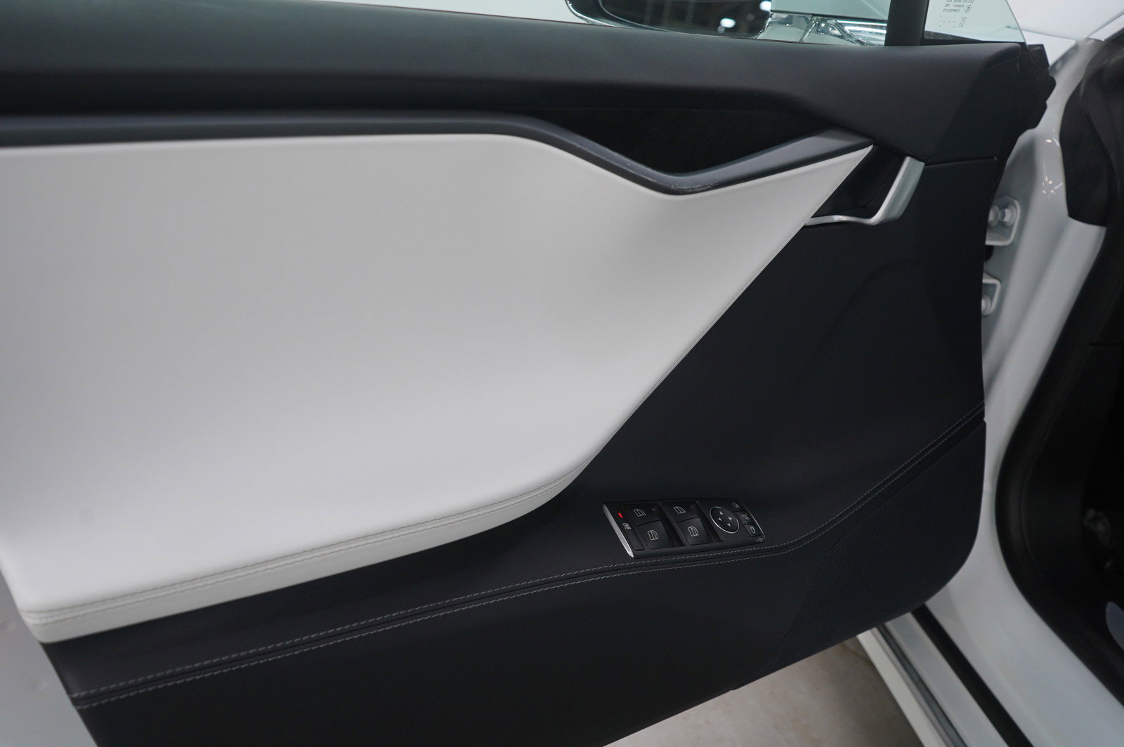 Used 2018 Tesla Model S AWD image 22