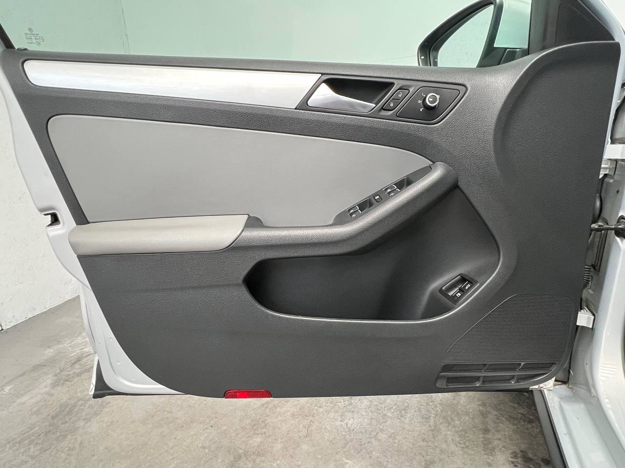 Used 2013 Volkswagen Jetta Hybrid Sedan FWD image 7