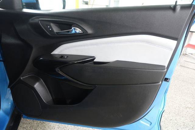 Used 2025 Chevrolet Trax LT FWD image 23