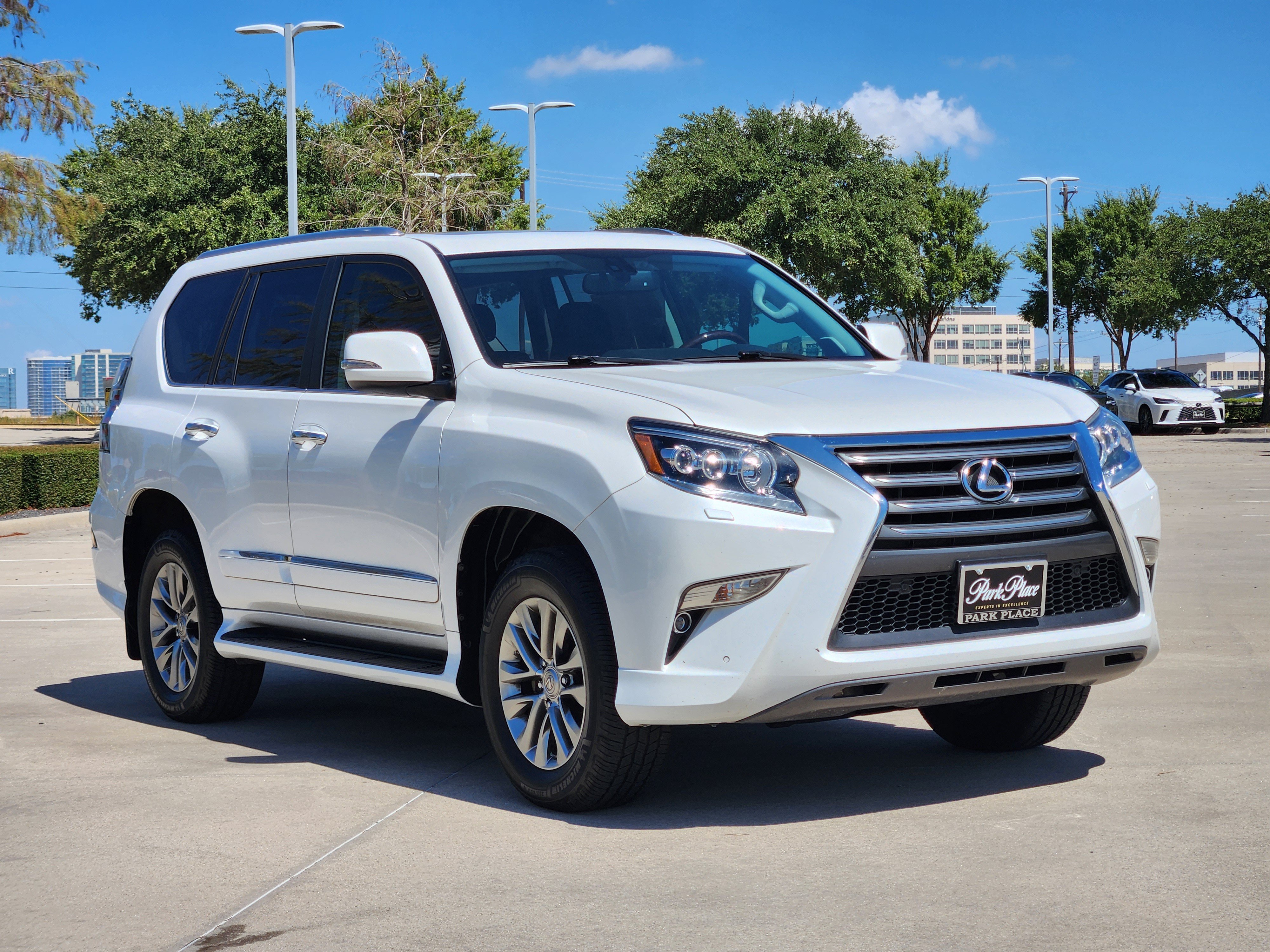 Used 2018 Lexus GX 460 Luxury w/ Preferred Accessory Package AWD/4WD image 3