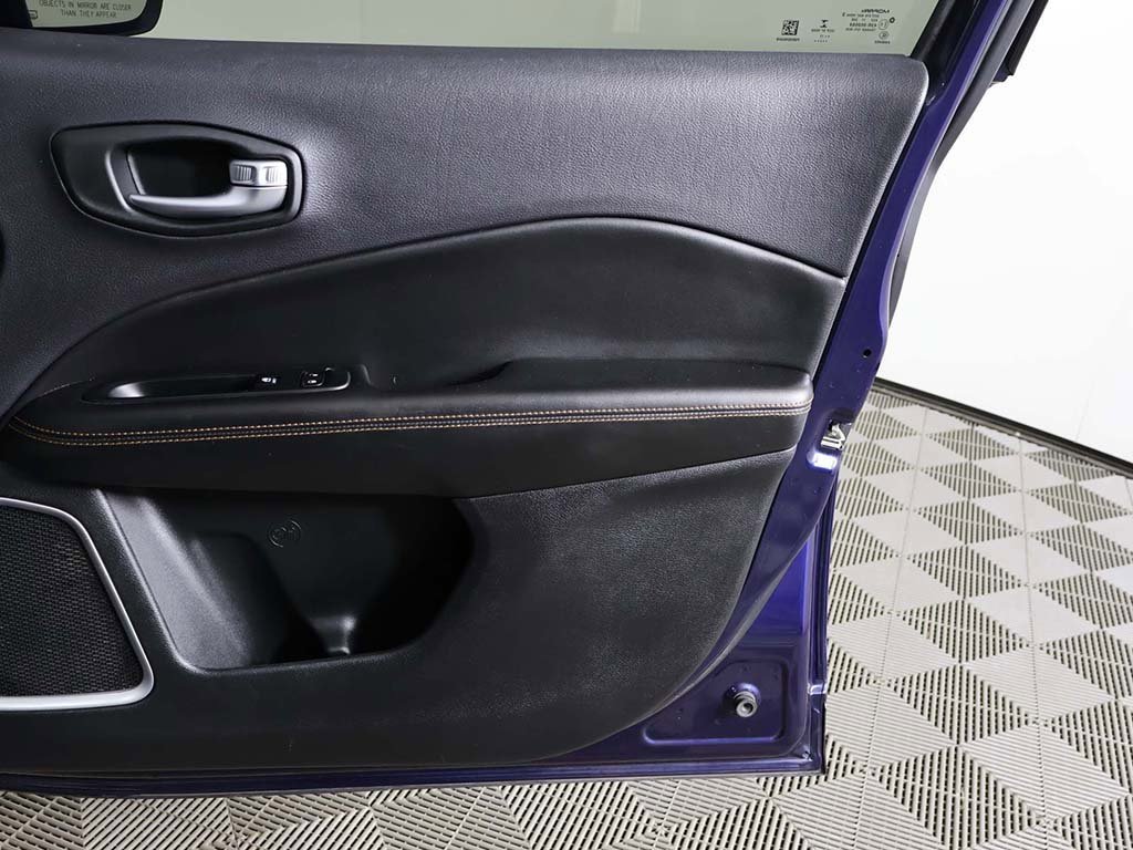 Used 2018 Jeep Compass Limited w/ Navigation Group image 18