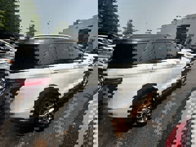 Used 2022 Ford Explorer Limited w/ Equipment Group 301A image 4