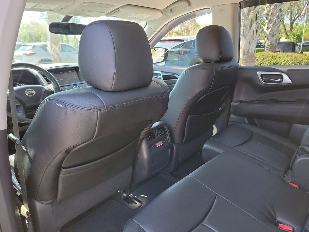Used 2017 Nissan Pathfinder SV image 13