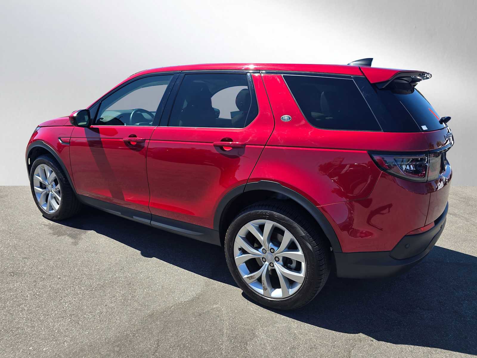 Used 2023 Land Rover Discovery Sport SE image 3