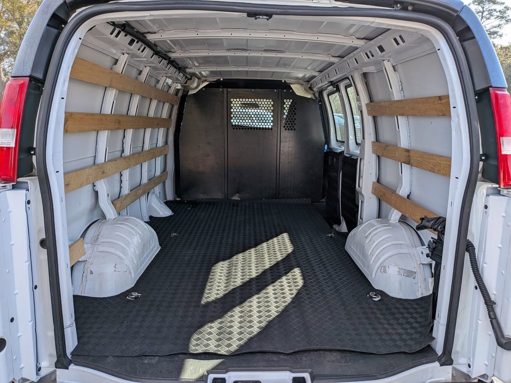 Used 2024 GMC Savana 2500 w/ Driver Convenience Package image 12