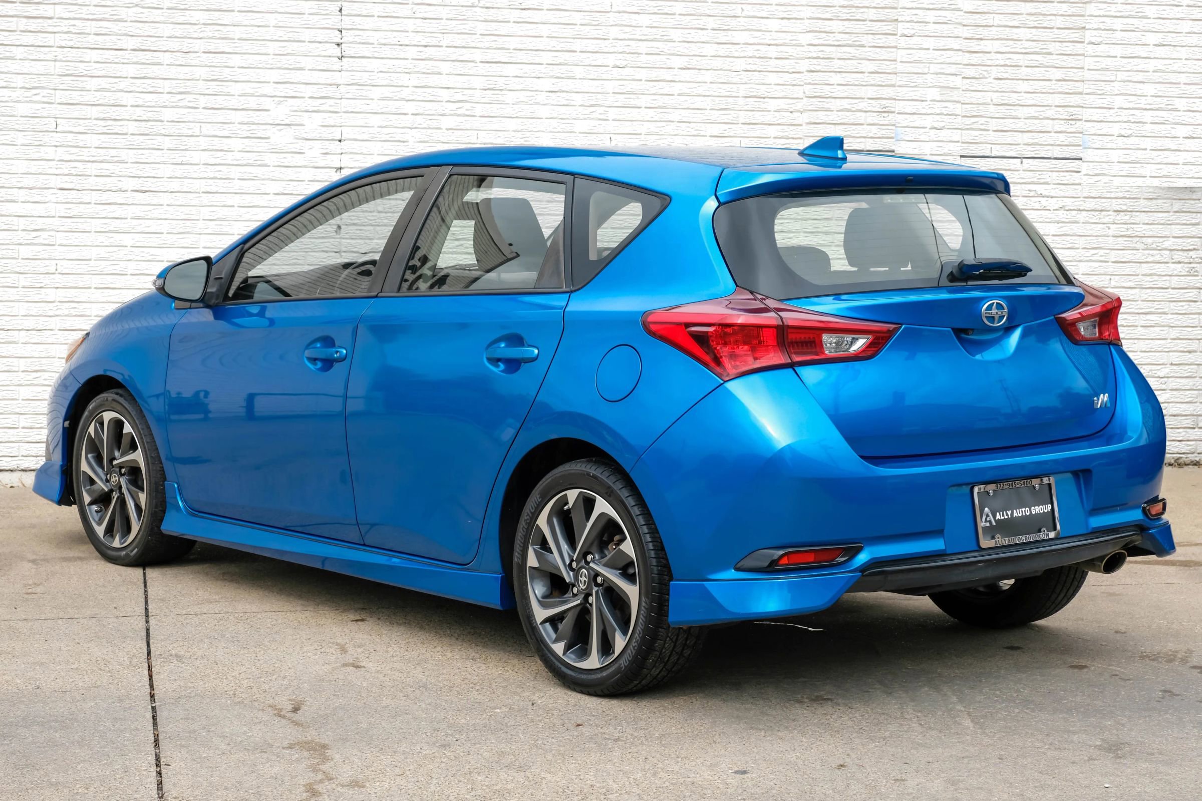 Used 2016 Scion iM Hatchback 4D image 9