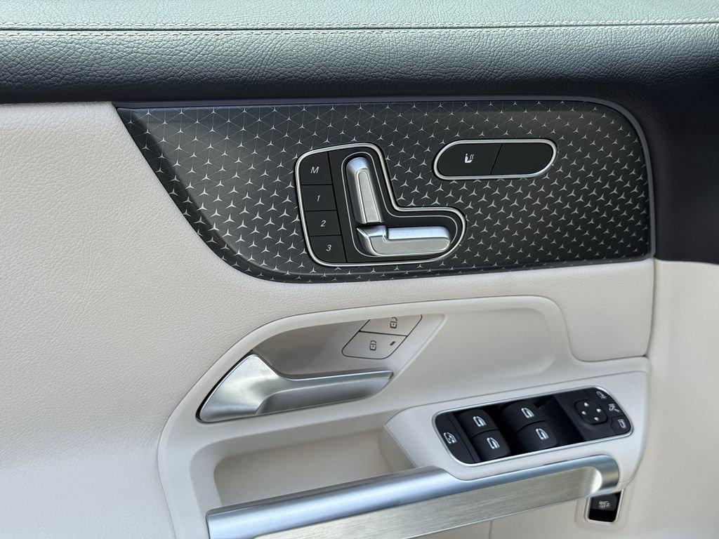 Certified 2025 Mercedes-Benz GLB 250 4MATIC image 17