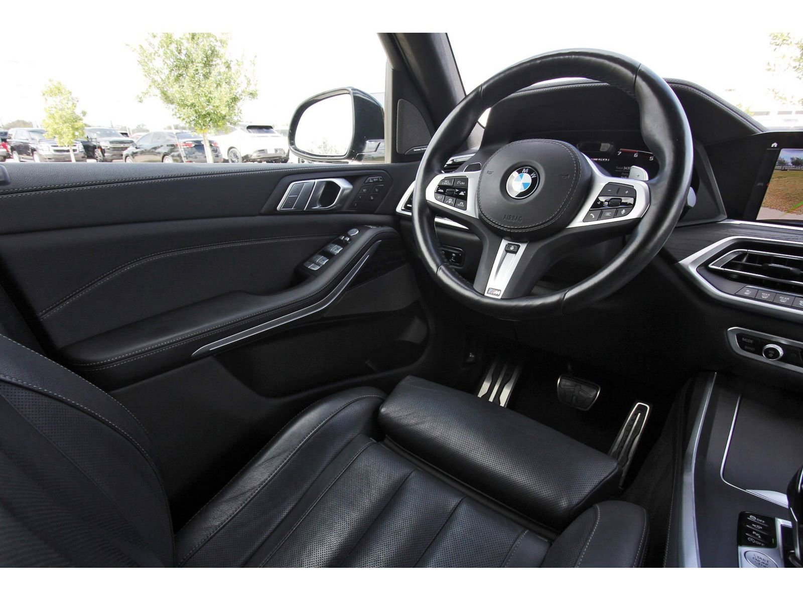 Used 2022 BMW X7 M50i w/ Dynamic Handling Package image 11