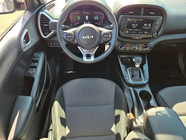 Used 2024 Kia Soul LX w/ Option Group 015 FWD image 15