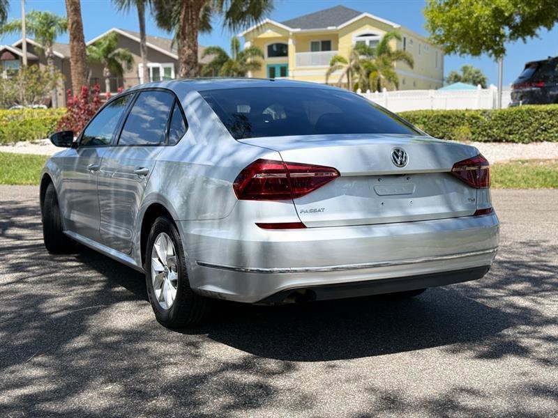 Used 2018 Volkswagen Passat 2.0T S FWD image 3
