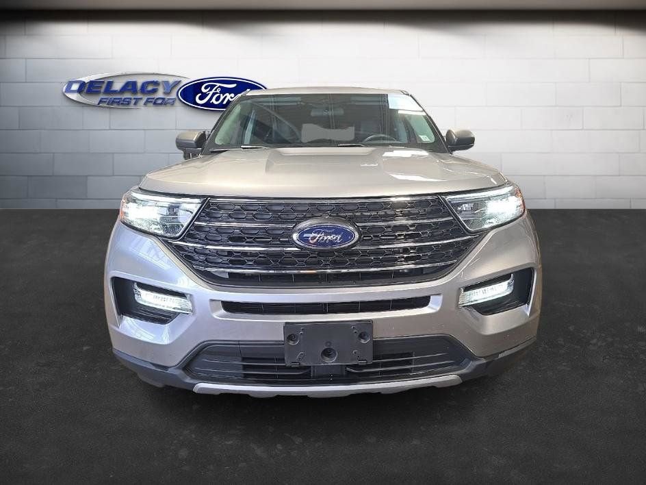 Used 2022 Ford Explorer XLT w/ Equipment Group 202A image 8