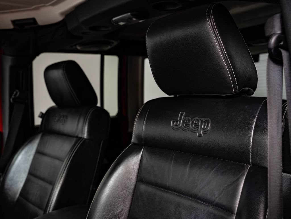 Used 2012 Jeep Wrangler Unlimited Rubicon w/ Dual Top Group AWD/4WD image 24