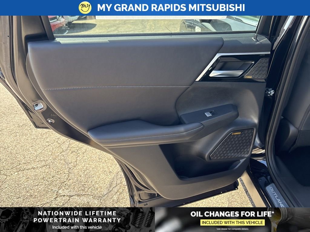 New 2026 Mitsubishi Outlander SE image 11