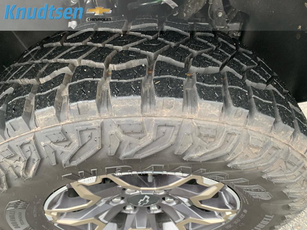 Used 2025 Chevrolet Colorado ZR2 w/ Technology Package image 10