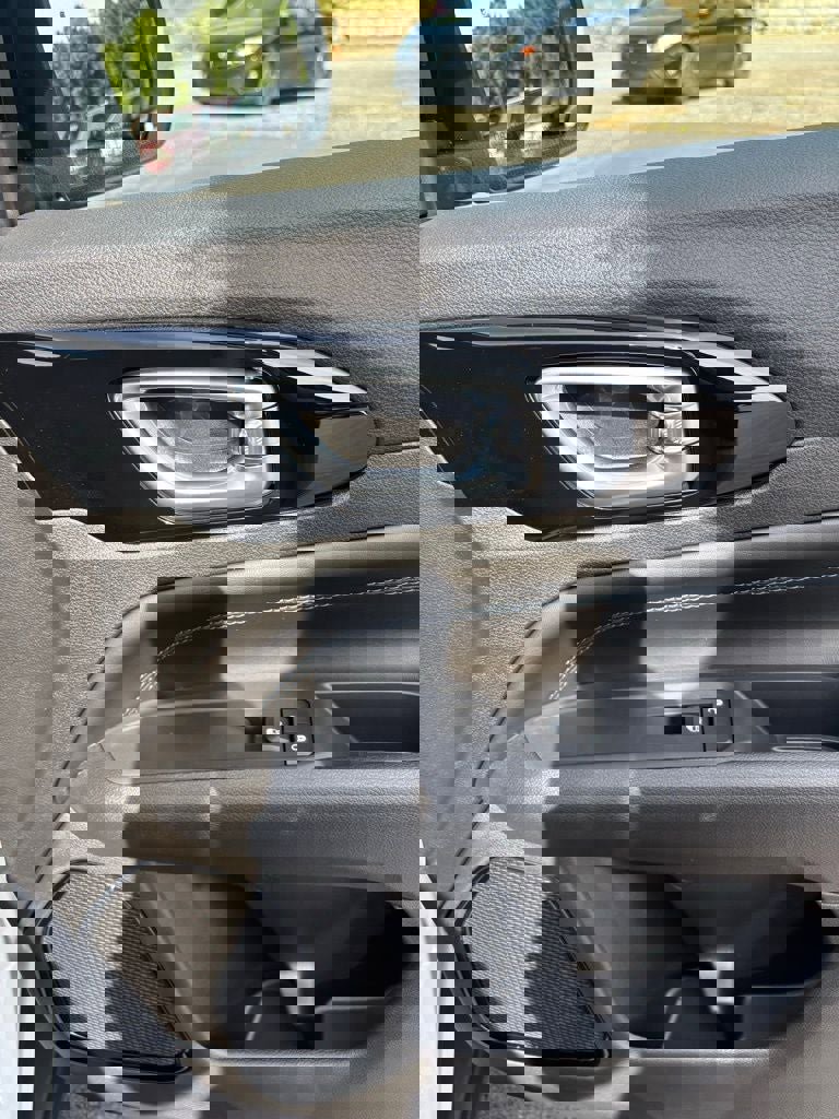 New 2026 Jeep Compass Limited image 17