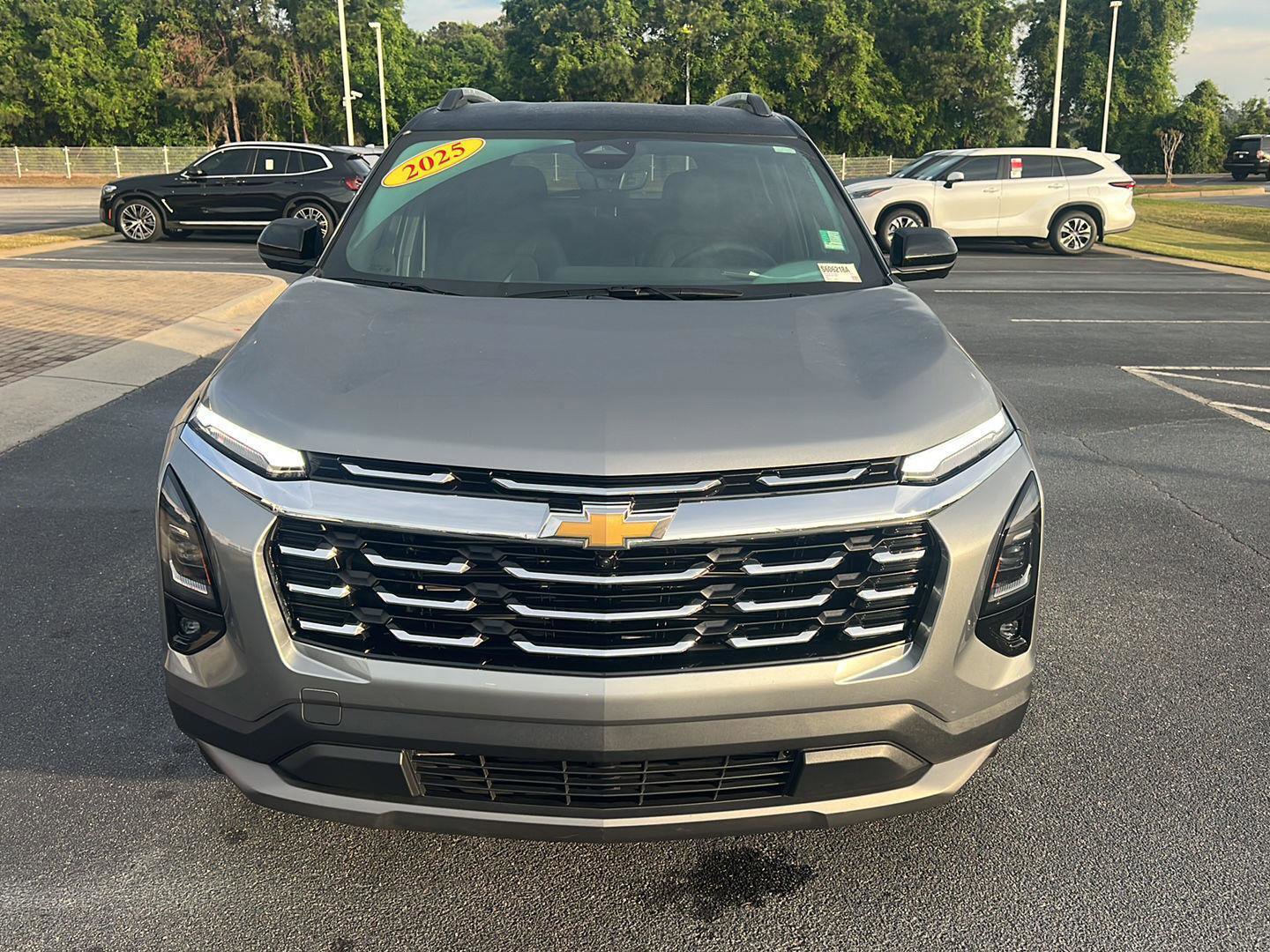 Used 2025 Chevrolet Equinox LT w/ Convenience Package II image 9
