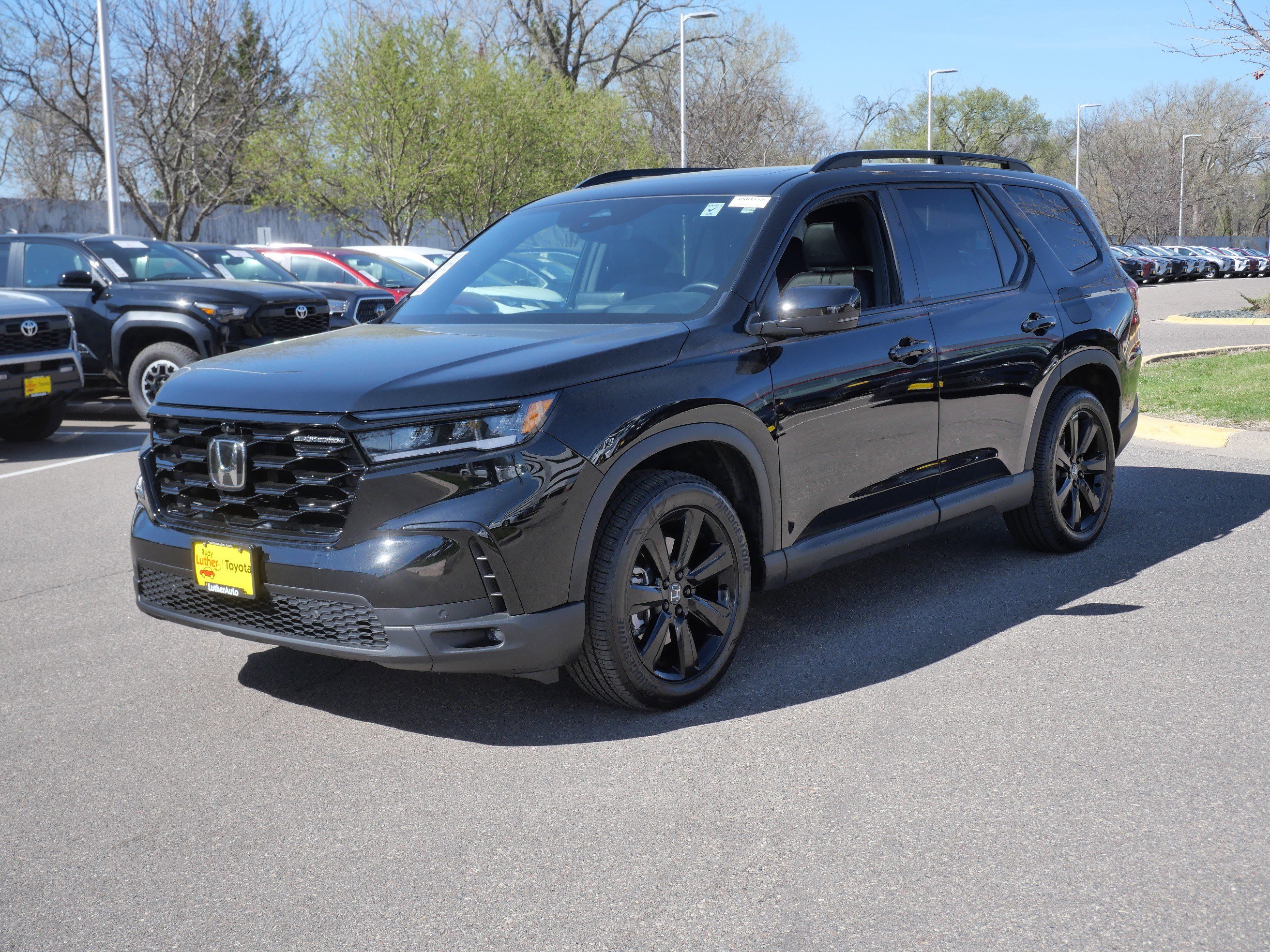Used 2025 Honda Pilot Black Edition image 3