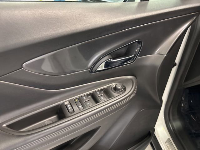 Used 2020 Buick Encore Essence AWD/4WD image 38