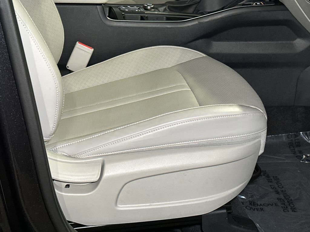 Certified 2025 Kia Sorento S w/ Panoramic Sunroof Package FWD image 13