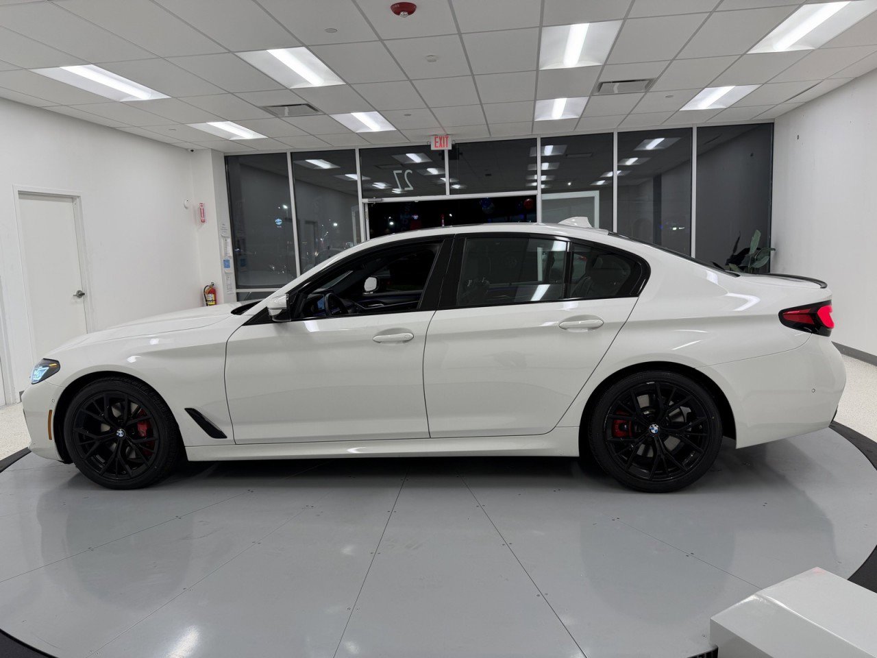 Used 2023 BMW 530i xDrive w/ Executive Package image 75