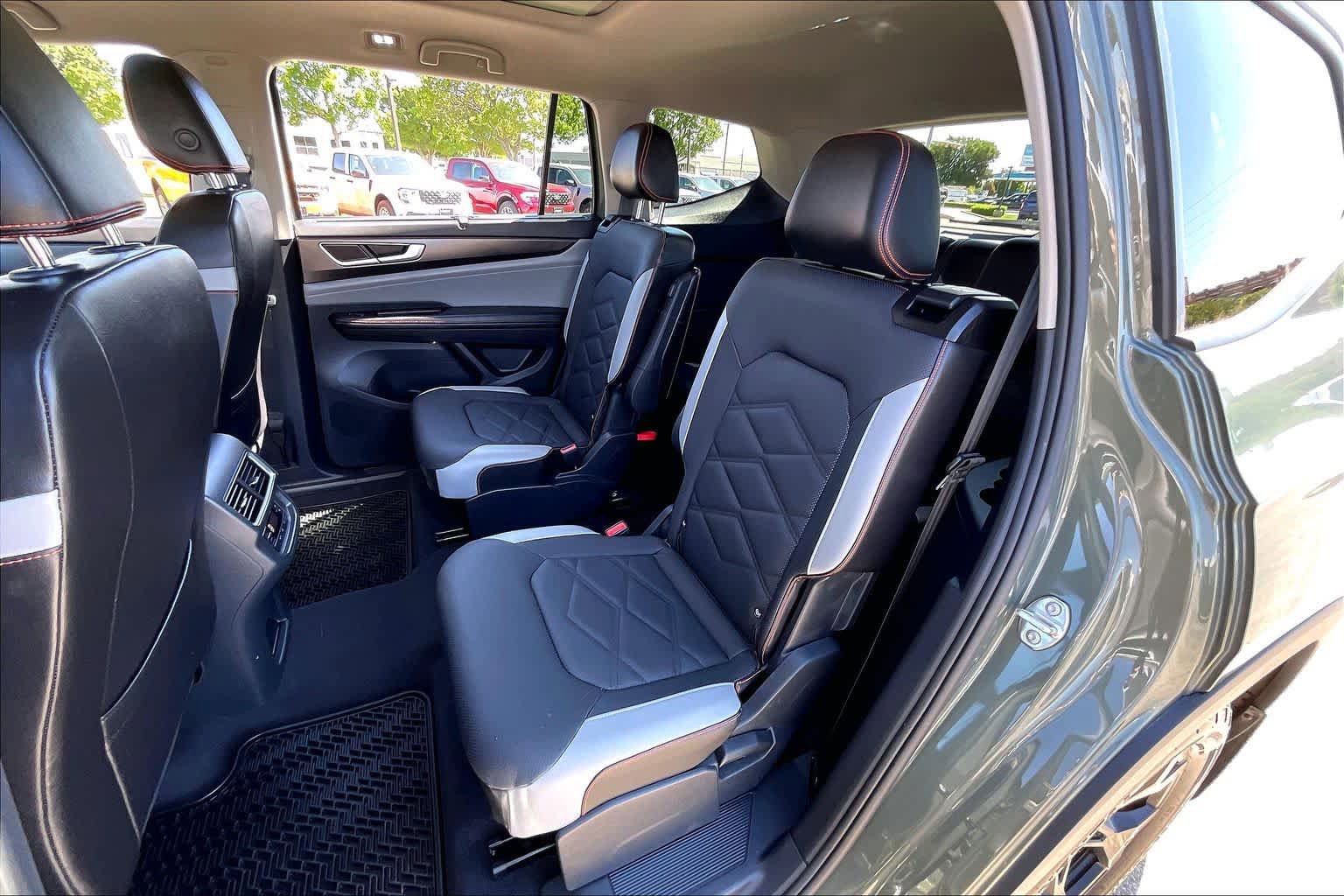 Used 2024 Volkswagen Atlas Peak Edition SEL AWD/4WD image 21