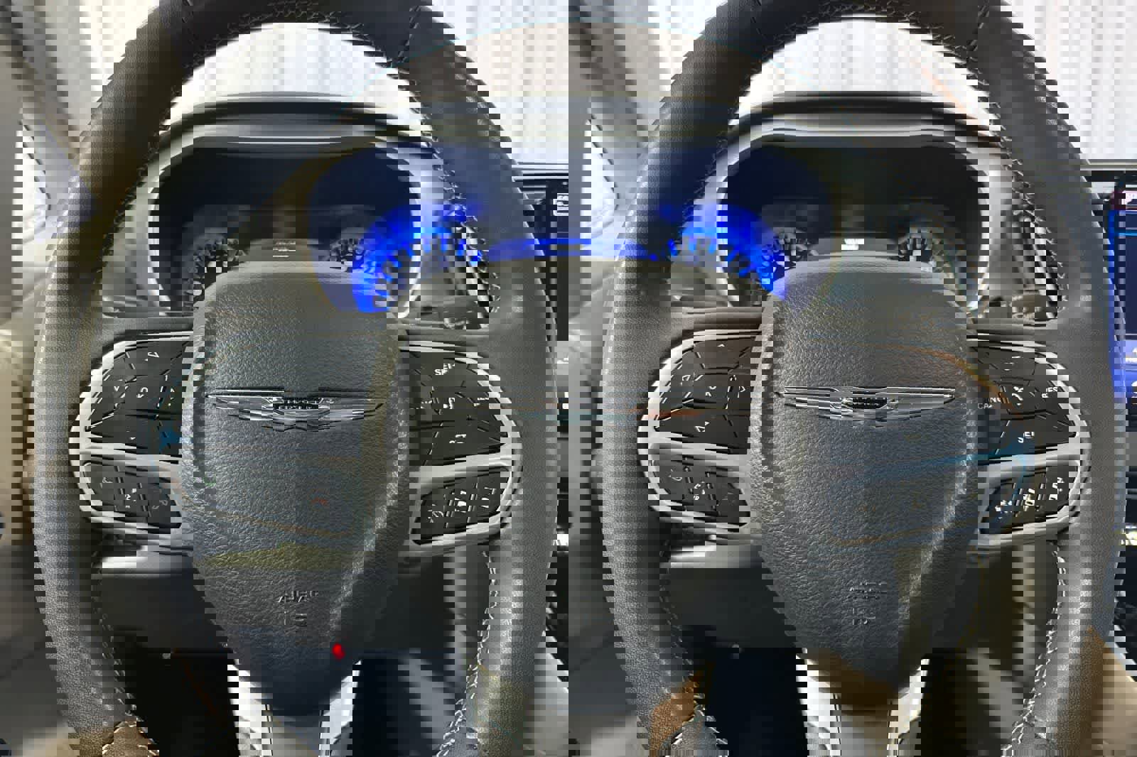 Used 2022 Chrysler Pacifica Touring-L image 26