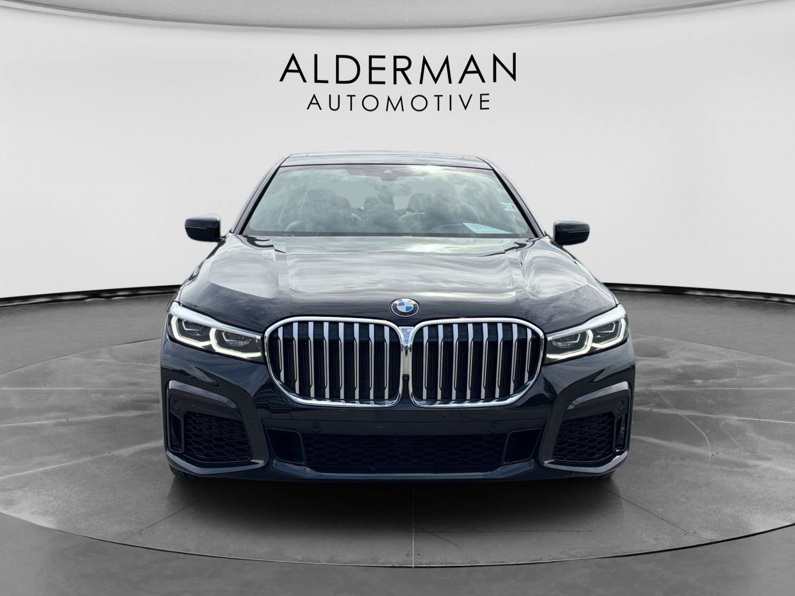 Used 2022 BMW 740i xDrive w/ M Sport Package AWD/4WD image 8