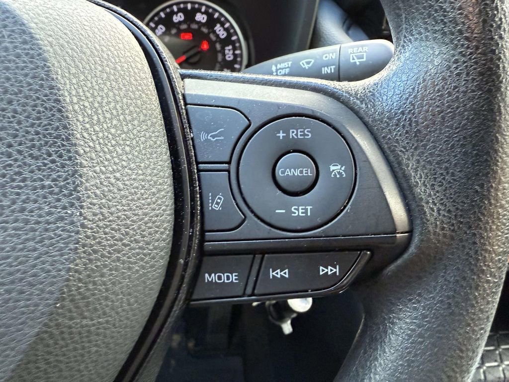 Used 2021 Toyota RAV4 LE image 20