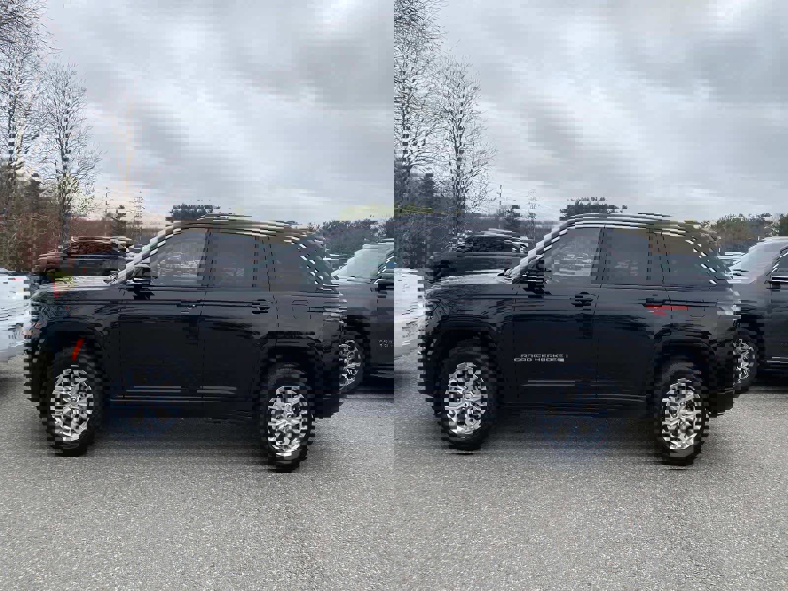 Certified 2023 Jeep Grand Cherokee Limited w/ Trailer Tow Prep Group (B) image 8