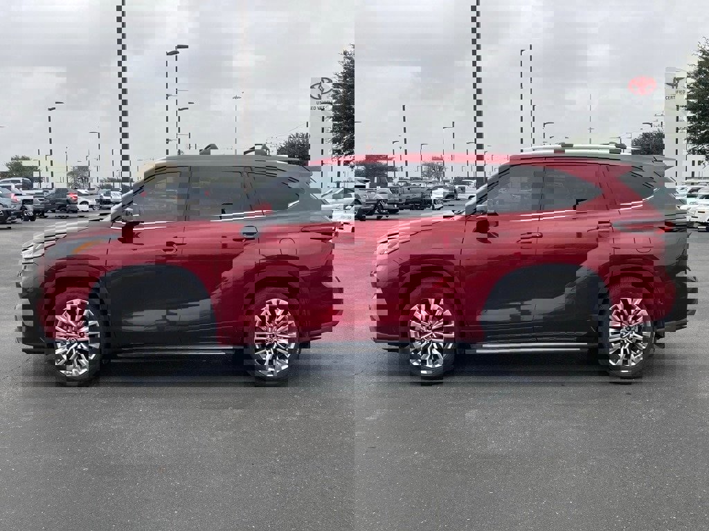 Used 2024 Toyota Highlander Platinum image 8