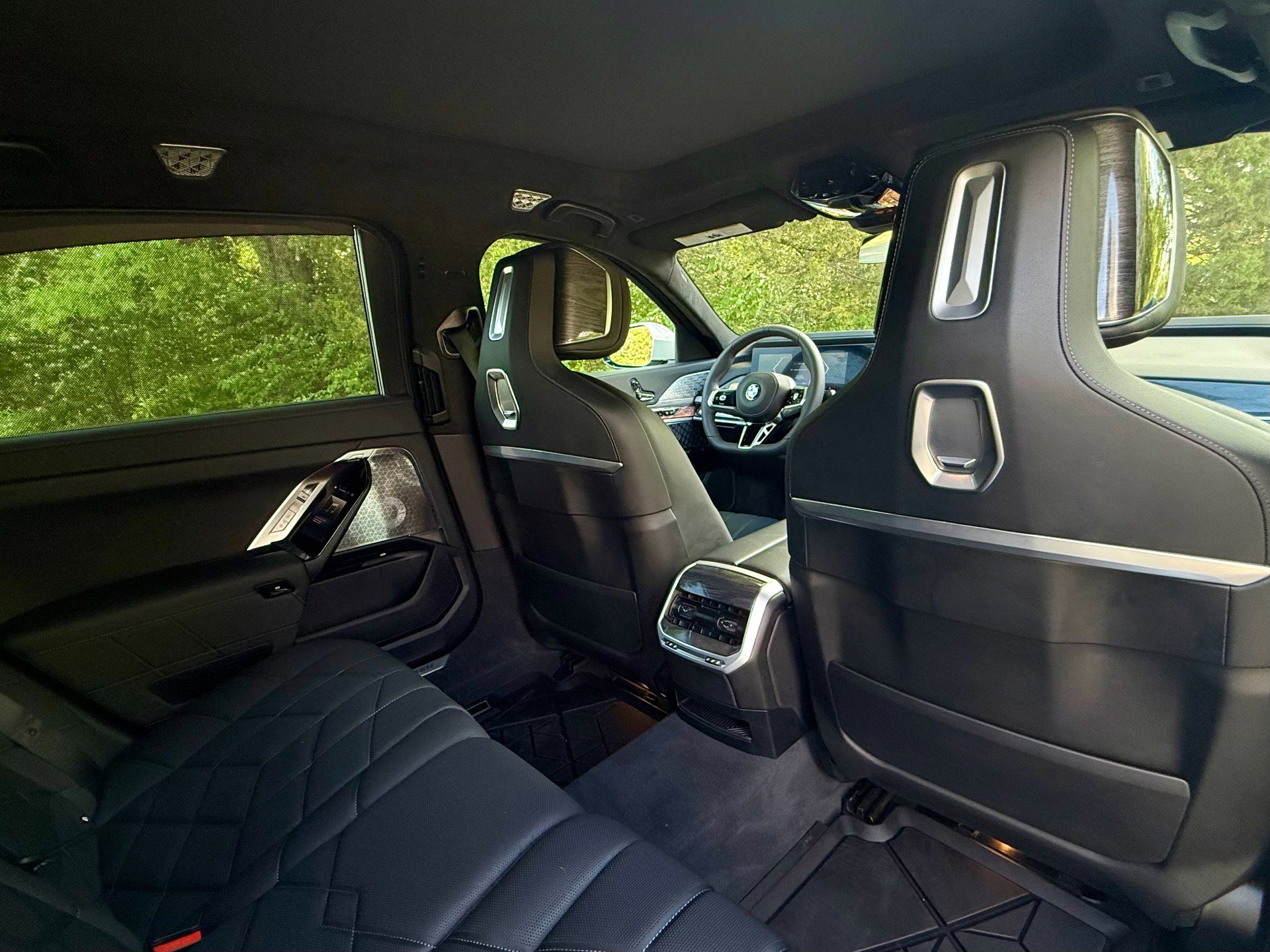 Used 2025 BMW 760i xDrive w/ Executive Package AWD/4WD image 44