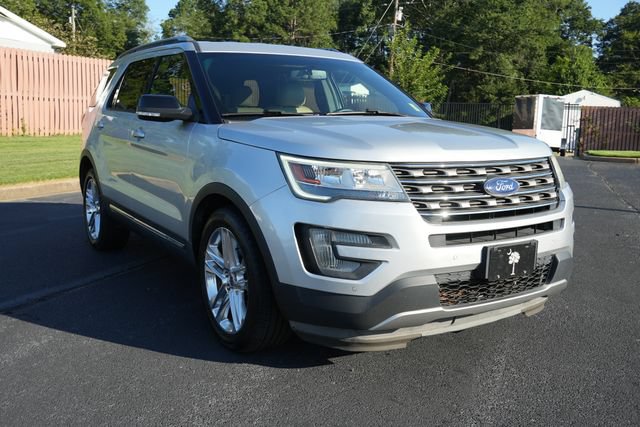 Used 2017 Ford Explorer XLT w/ Equipment Group 202A FWD image 1