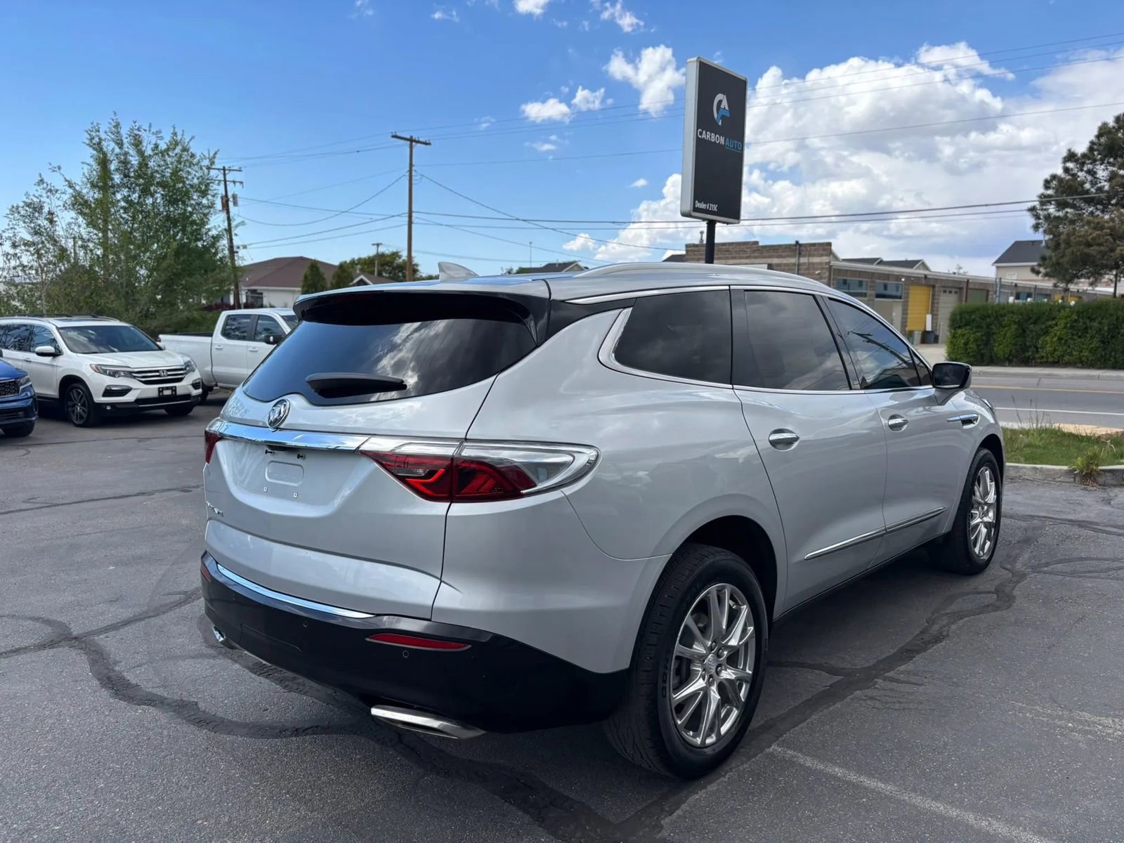 Used 2022 Buick Enclave Premium w/ Surround and Sites Package AWD/4WD image 5