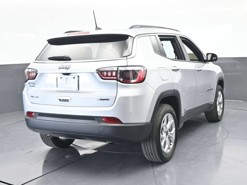 Used 2025 Jeep Compass Latitude AWD/4WD image 5