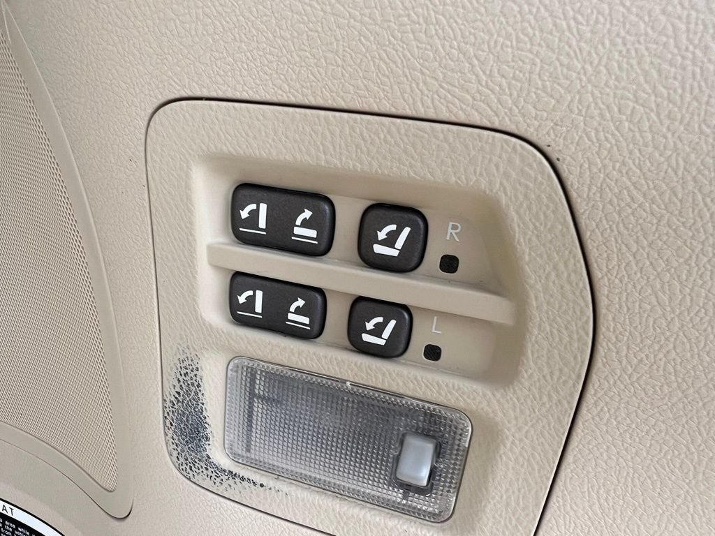Used 2013 Lexus LX 570 4WD w/ Luxury Pkg image 25