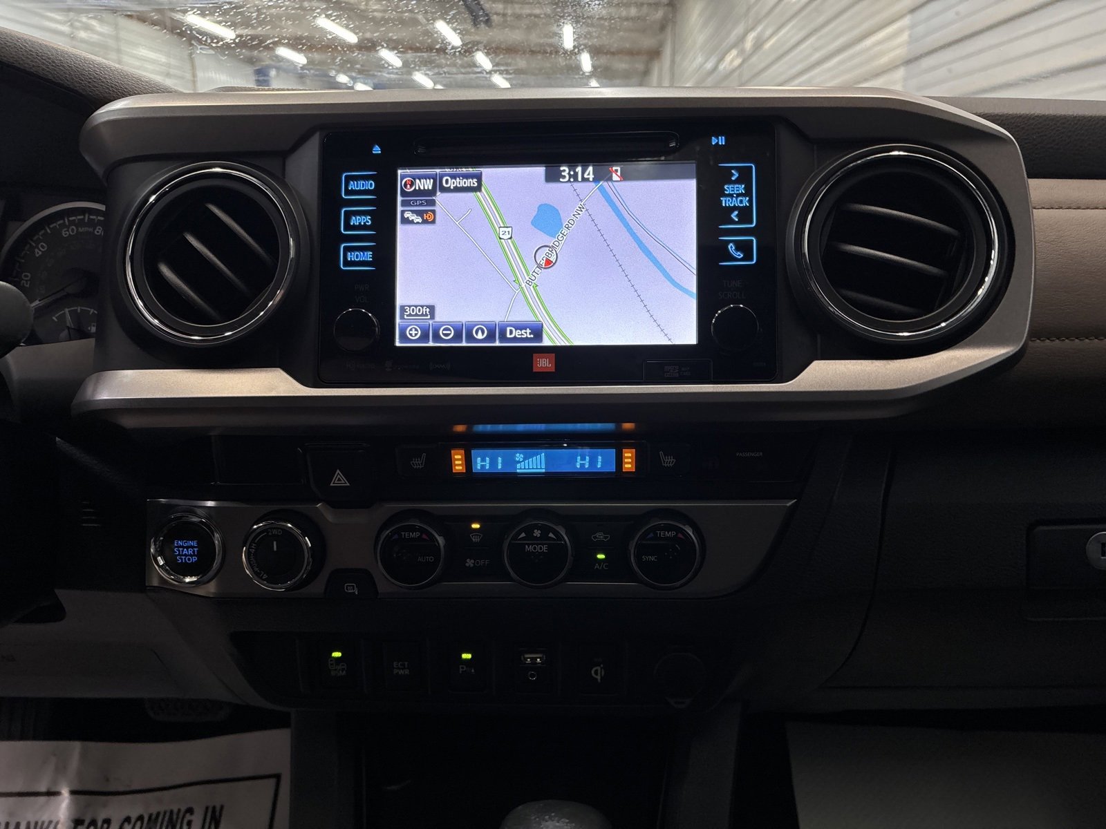 Used 2017 Toyota Tacoma Limited image 18