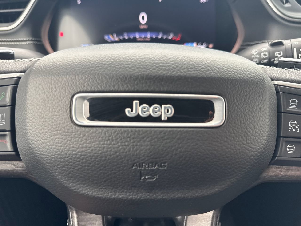 Used 2023 Jeep Grand Cherokee L Limited image 29