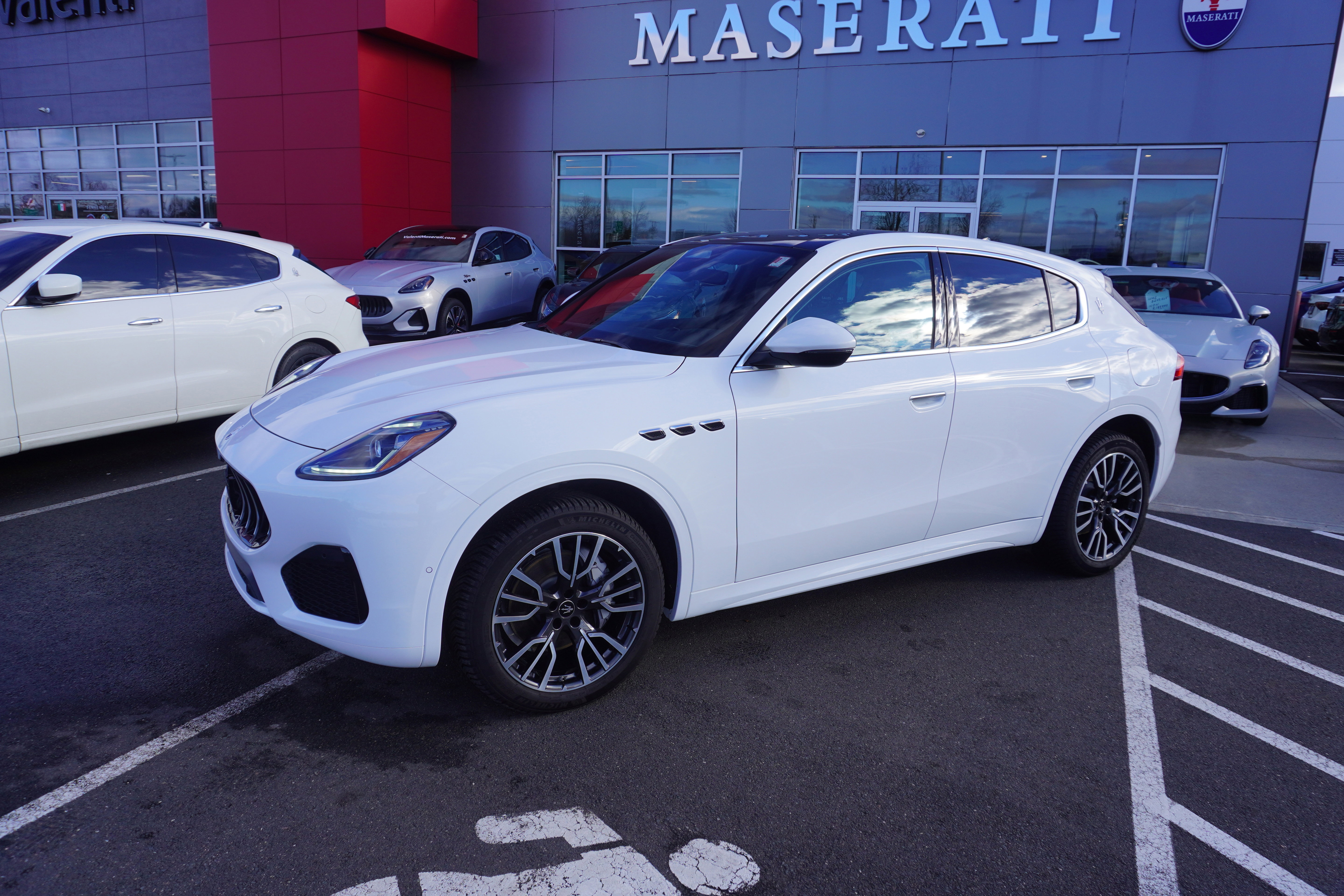 New 2025 Maserati Grecale GT image 3