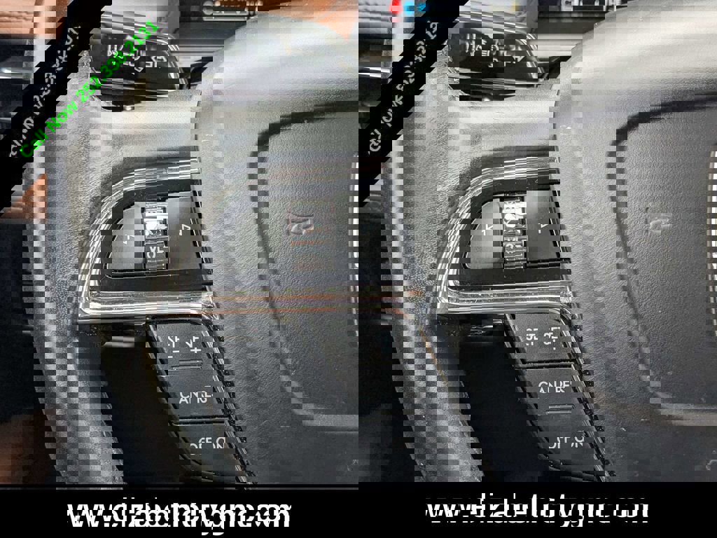 Used 2023 Lincoln Nautilus Reserve image 30