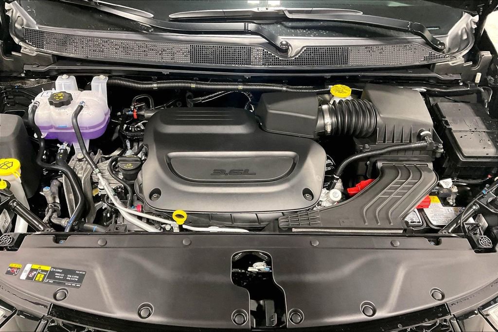 New 2026 Chrysler Pacifica Limited w/ Uconnect Theater Family Group image 26