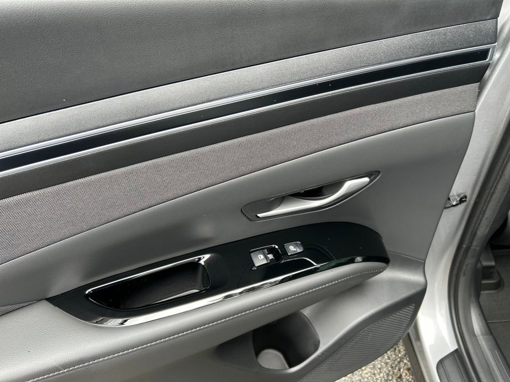 Used 2024 Hyundai Tucson Limited image 28
