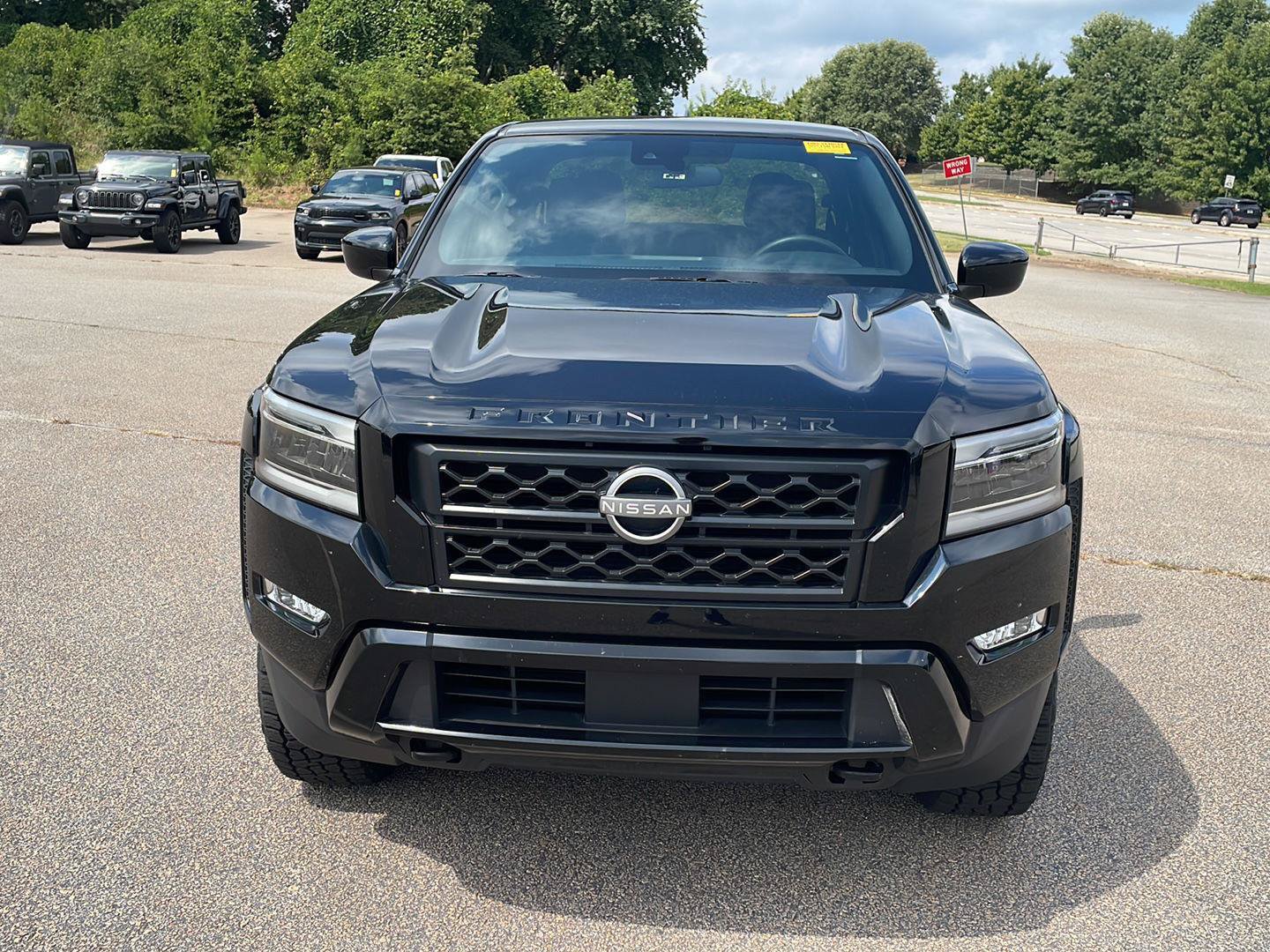 Used 2023 Nissan Frontier SV w/ Midnight Edition Package AWD/4WD image 2