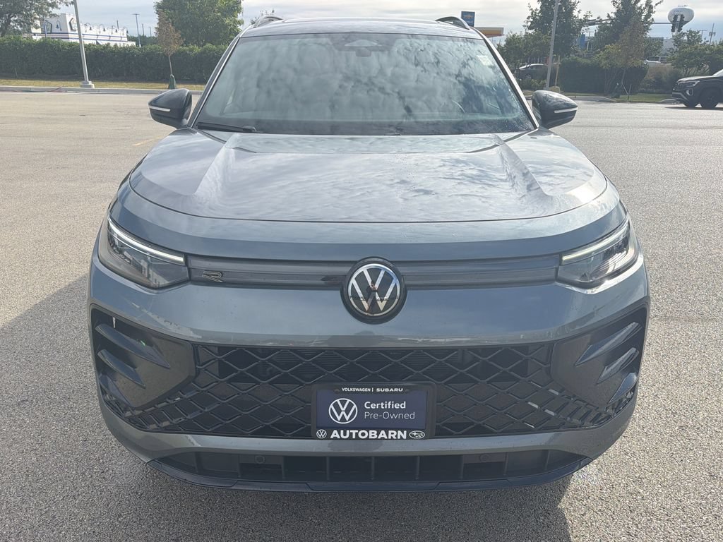 Certified 2025 Volkswagen Tiguan SE R-Line AWD/4WD image 2