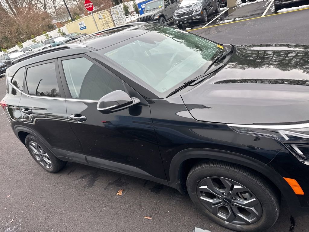 Used 2024 Kia Seltos S image 2