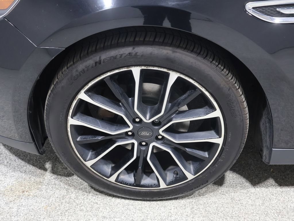 Used 2017 Ford Taurus Limited image 8