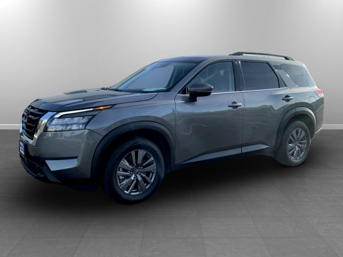 Used 2024 Nissan Pathfinder SV FWD image 3
